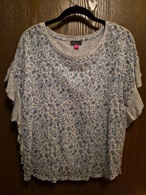 New Without Tags Vince Camuto Light Blue Floral Fluttet Short Sleeve Top S